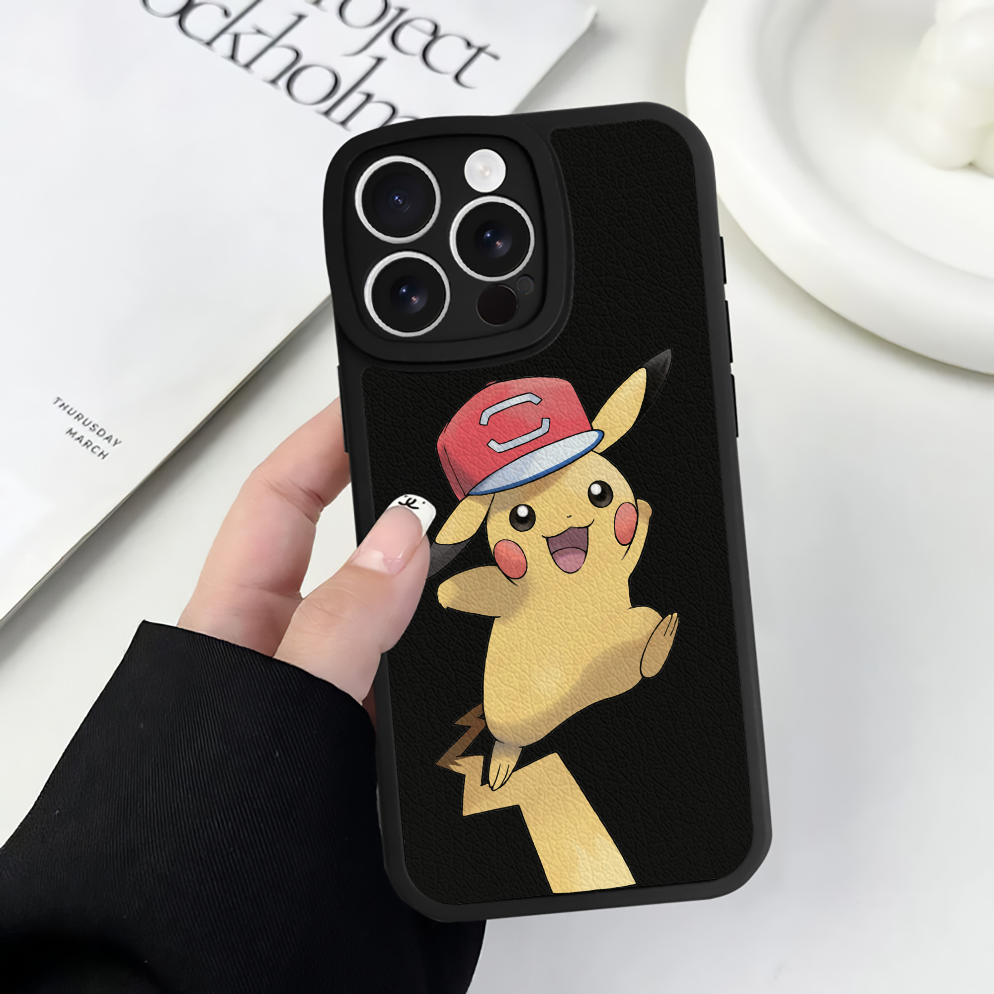 （画像用） ポケットモンスター Pokémon 【iPhone 16シリーズ対応】シリコンスマホケース（レザー調） 材質：シリコン